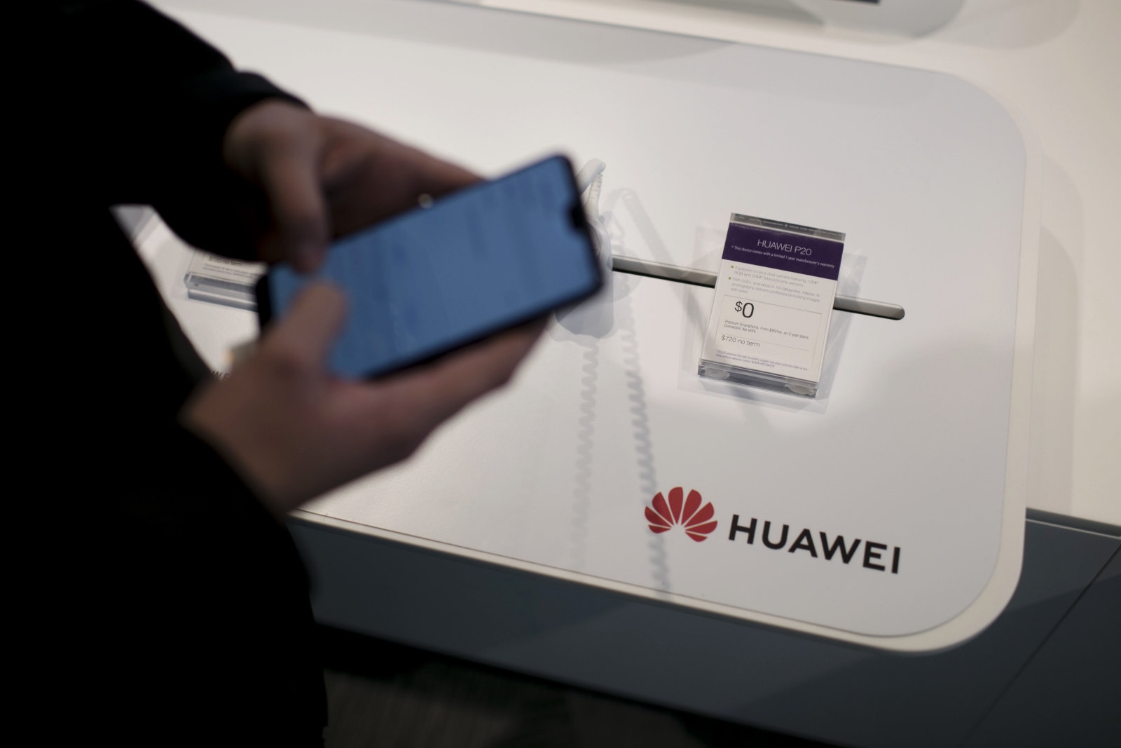 Canada arrests Huawei CFO for violating Iran sanctions | DeviceDaily.com