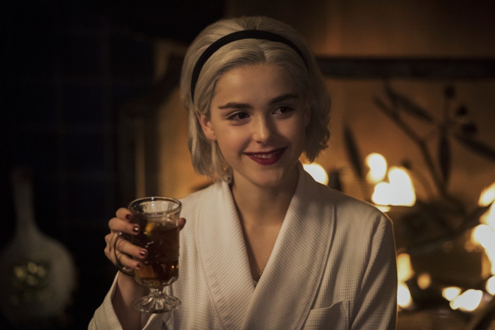 Netflix's 'Sabrina' holiday special trailer brings cheer and demons | DeviceDaily.com