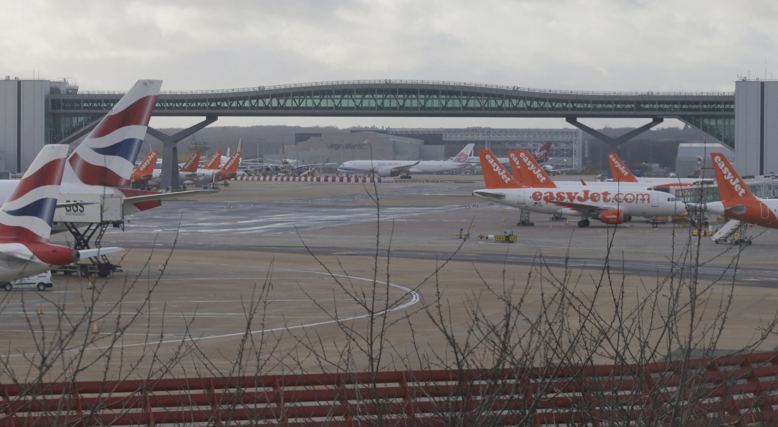 UK police arrest two over Gatwick airport drones | DeviceDaily.com