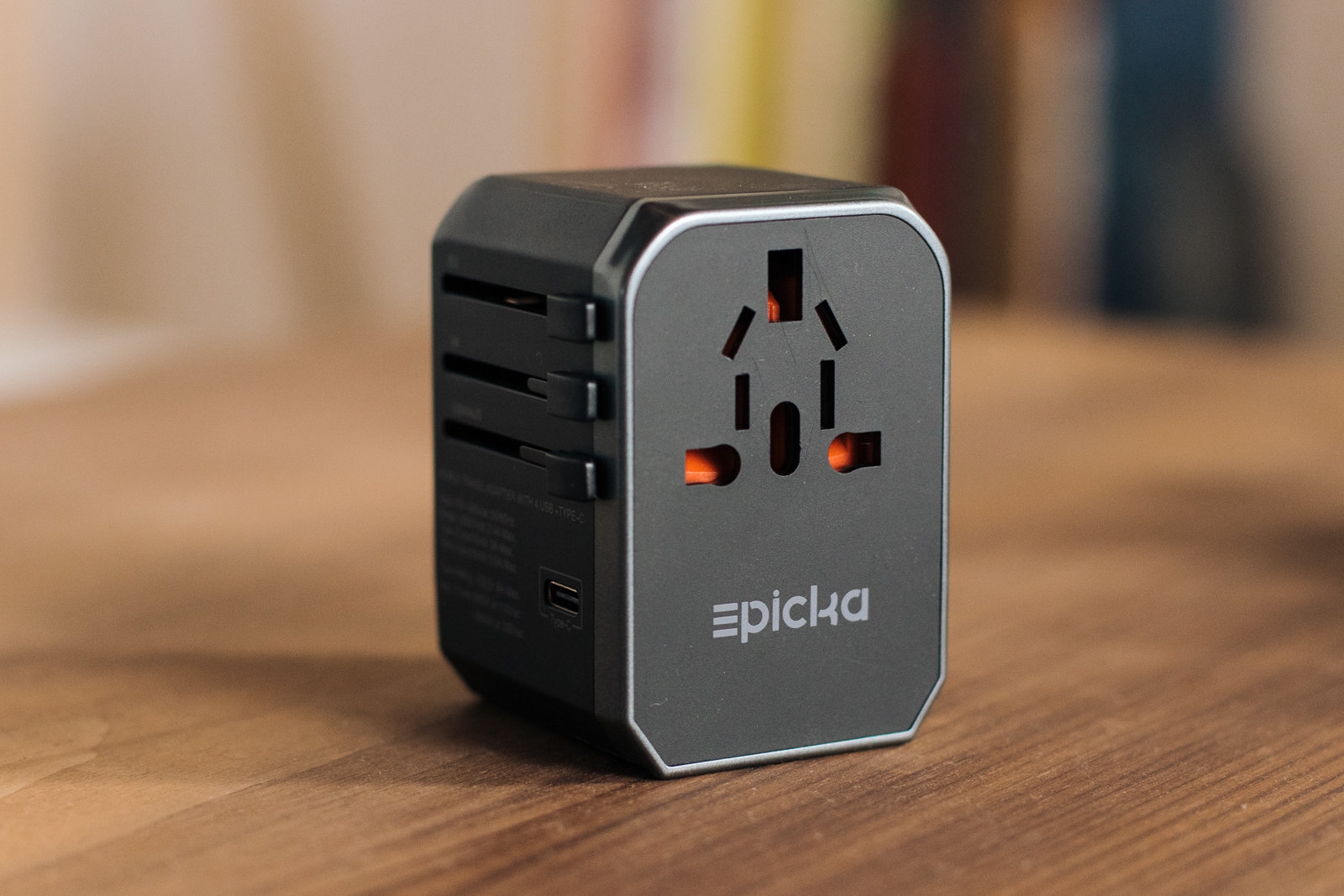 The best travel plug adapter | DeviceDaily.com