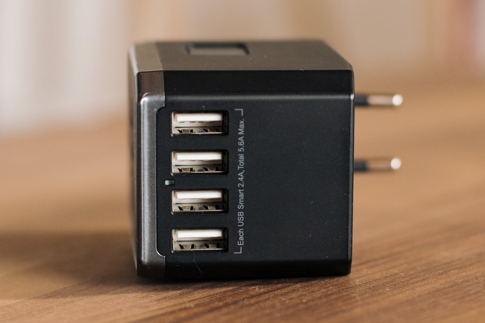 The best travel plug adapter | DeviceDaily.com