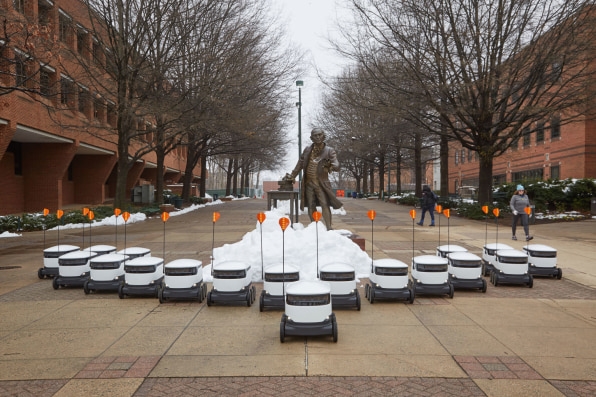 These cute little robots now deliver late-night snacks to world’s luckiest college kids | DeviceDaily.com