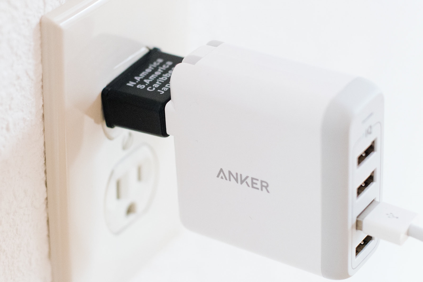 The best travel plug adapter | DeviceDaily.com