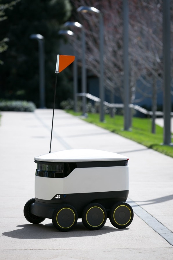 These cute little robots now deliver late-night snacks to world’s luckiest college kids | DeviceDaily.com