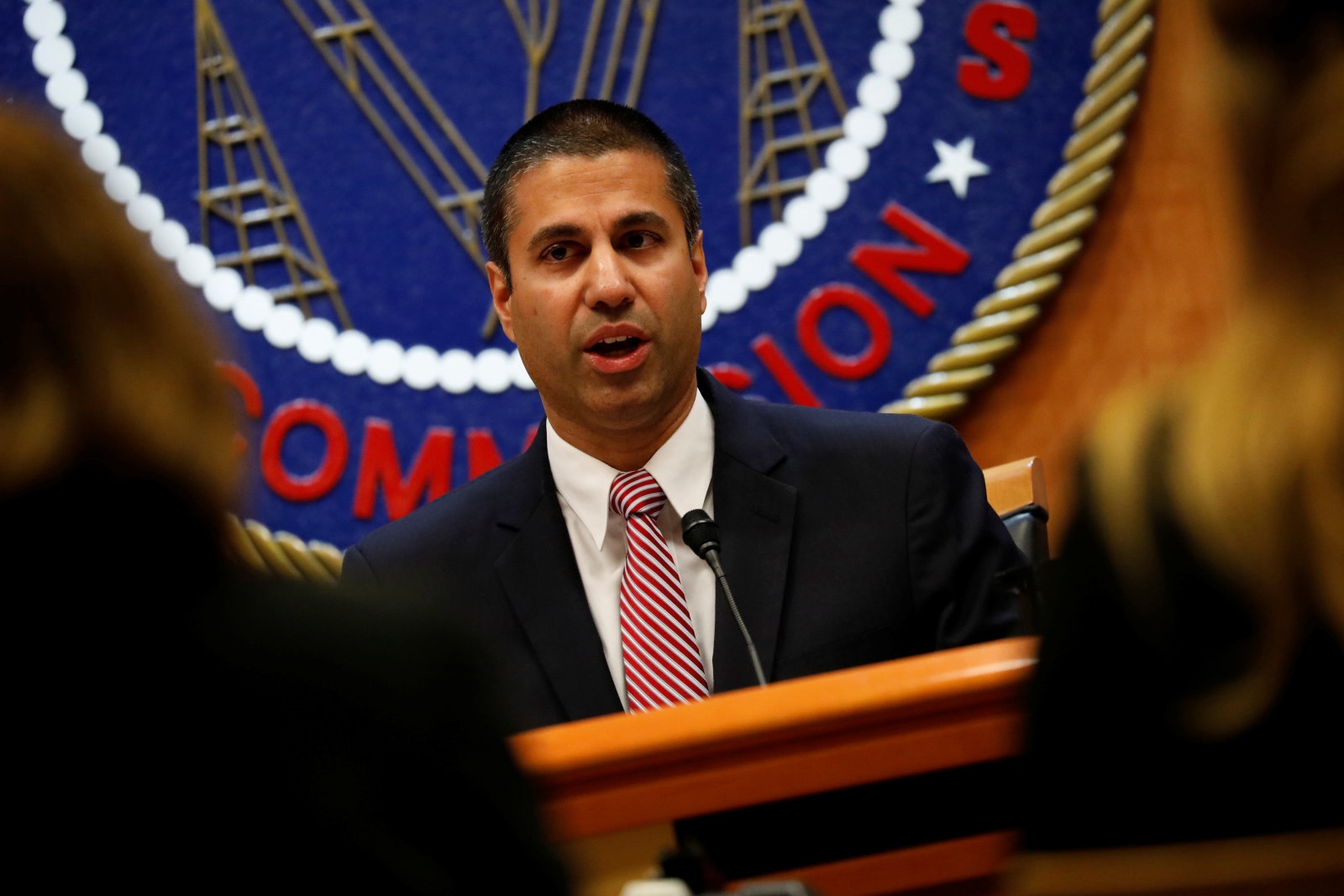 Ajit Pai refused to discuss carrier tracking scandal with lawmakers | DeviceDaily.com