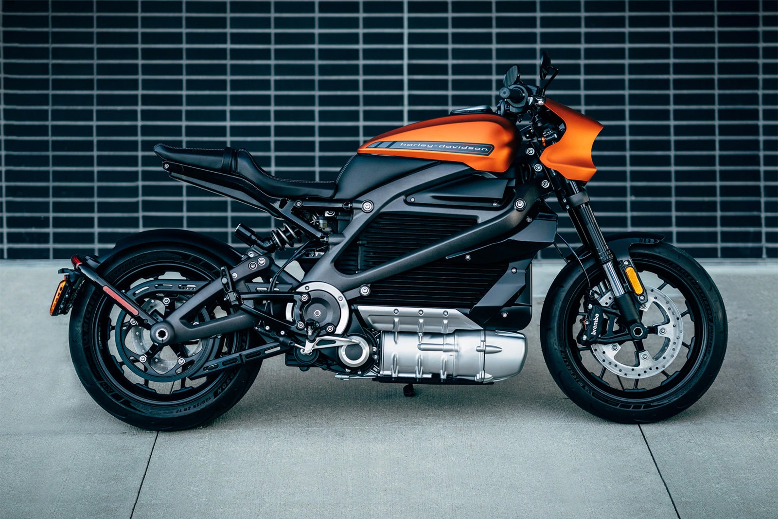 Harley-Davidson's first electric motorcycle arrives in August for $30K | DeviceDaily.com