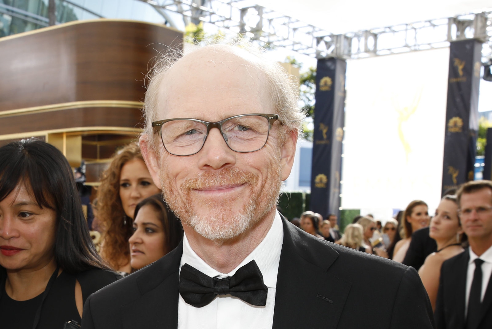 Netflix scoops up Ron Howard's 'Hillbilly Elegy' movie | DeviceDaily.com