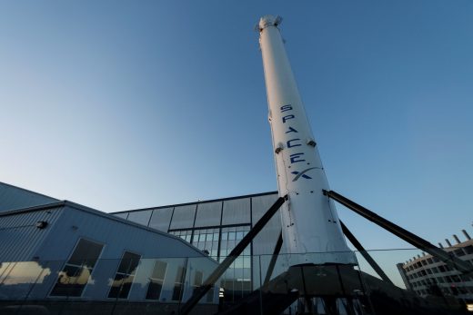 SpaceX will lay off 10 percent of its staff to fund projects