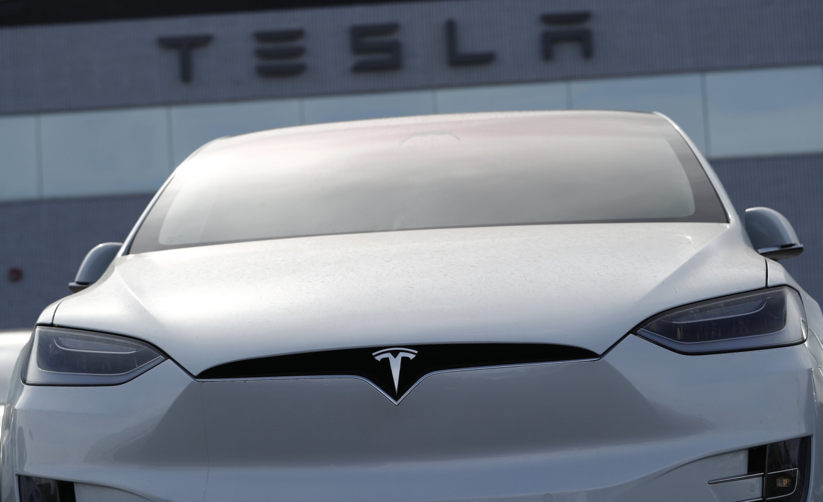 Tesla will stop selling Model S and X cars with 75kWh batteries | DeviceDaily.com
