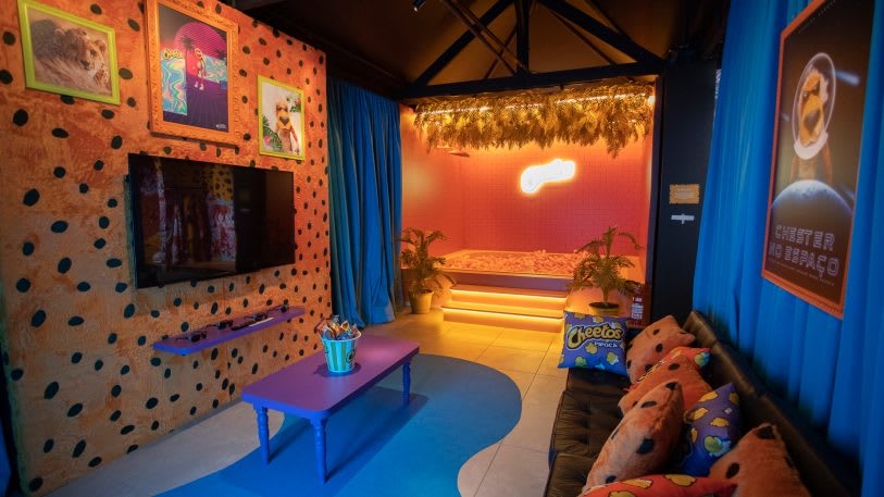 You have to see this Cheetos-themed mansion, a real thing that actually exists | DeviceDaily.com