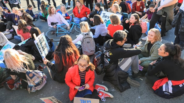 How kids organized the massive school walkout demanding action on climate change | DeviceDaily.com