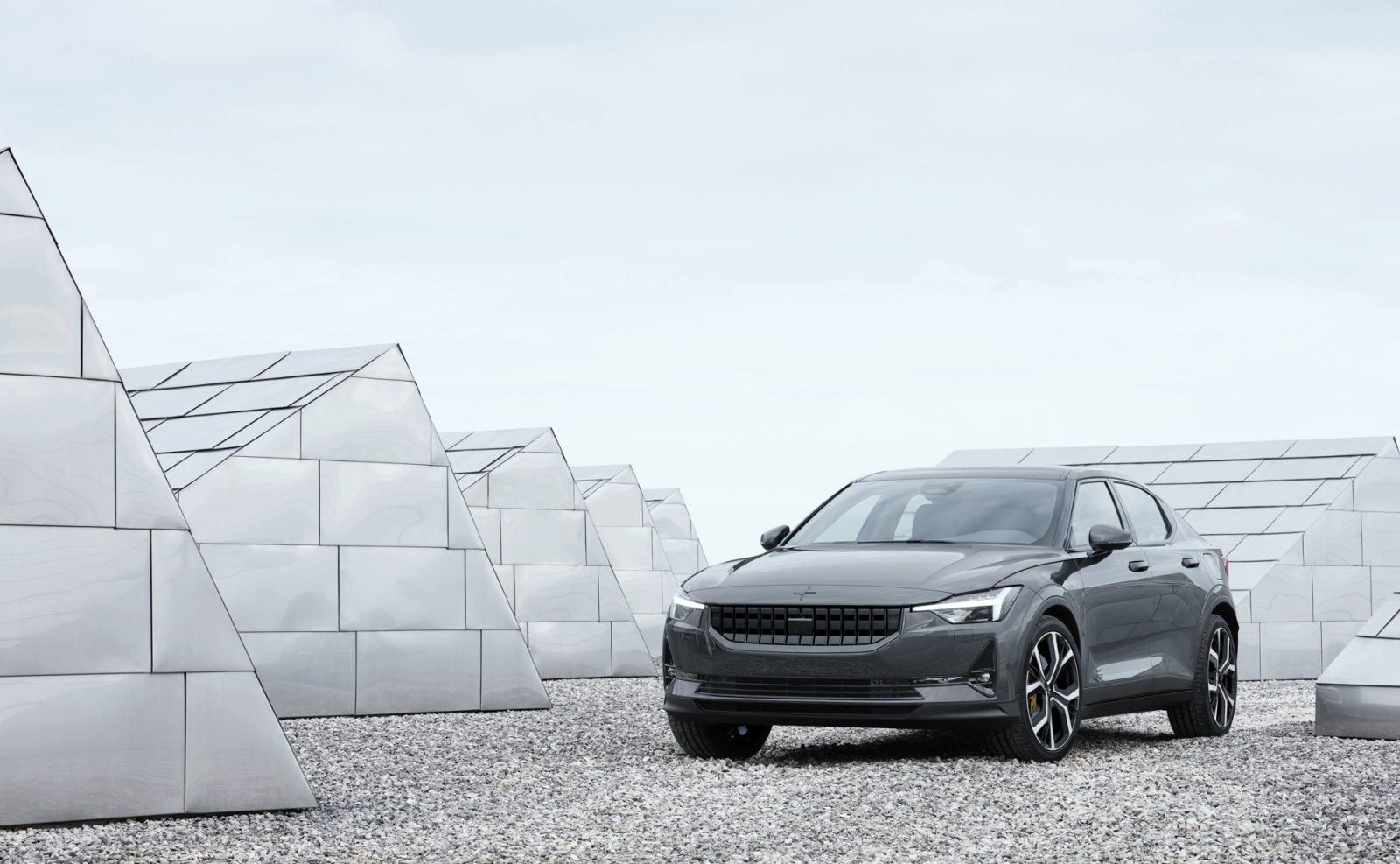 The stylish Polestar 2 takes on the Model 3 with a 275-mile range | DeviceDaily.com