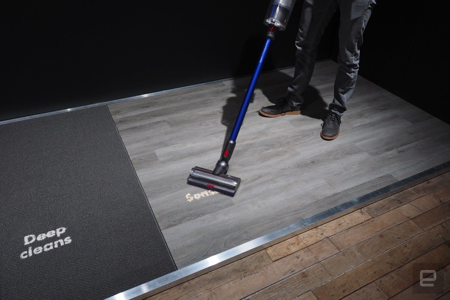 Dyson's latest handheld vacuum works smarter, not harder | DeviceDaily.com