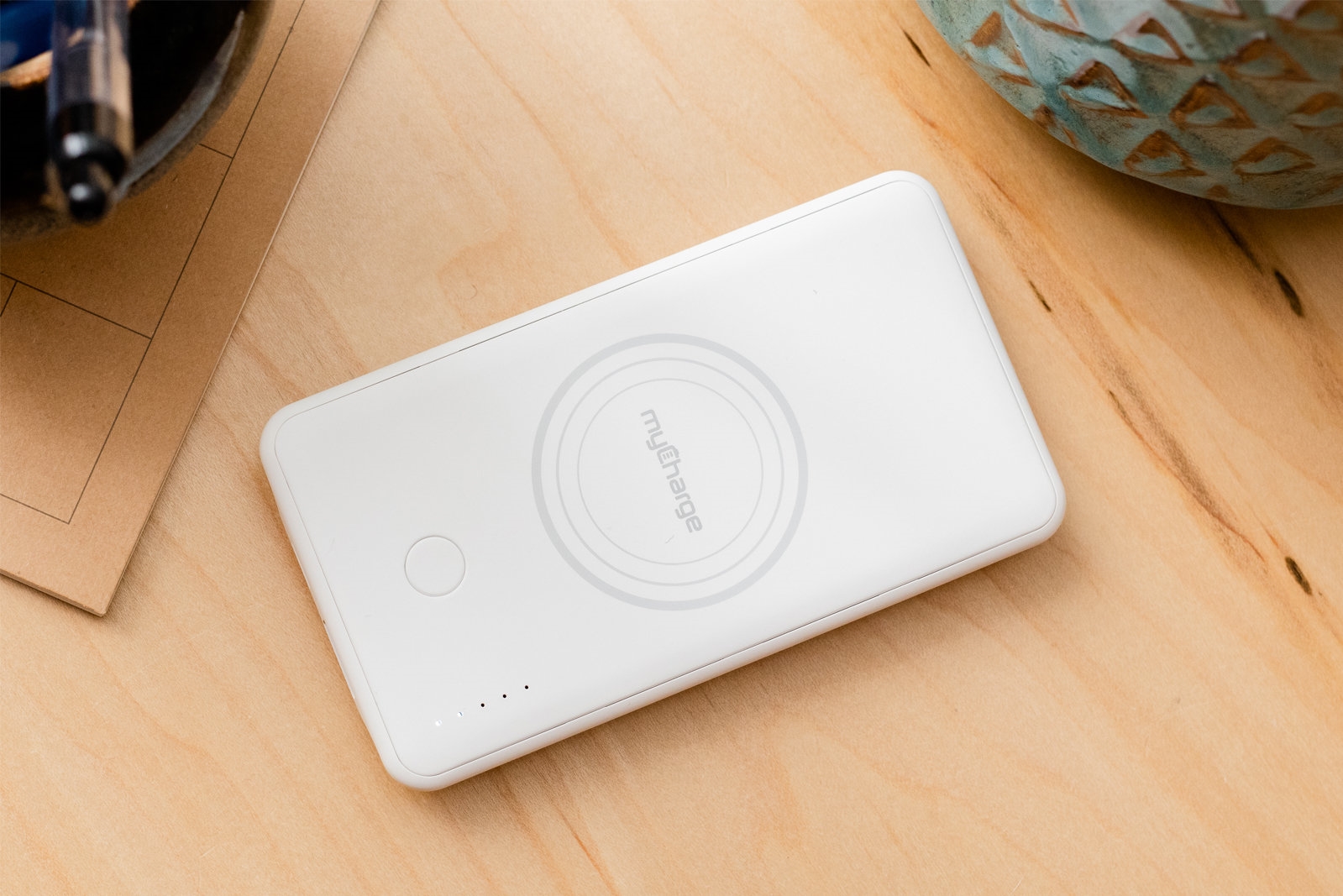 The best Qi wireless charging power banks | DeviceDaily.com