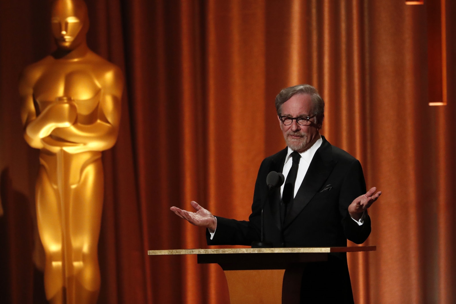 Steven Spielberg denies campaign to stop Netflix from winning Oscars | DeviceDaily.com
