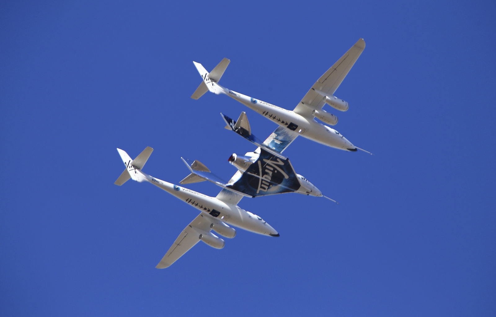 Virgin Galactic sends its first passenger to the edge of space | DeviceDaily.com
