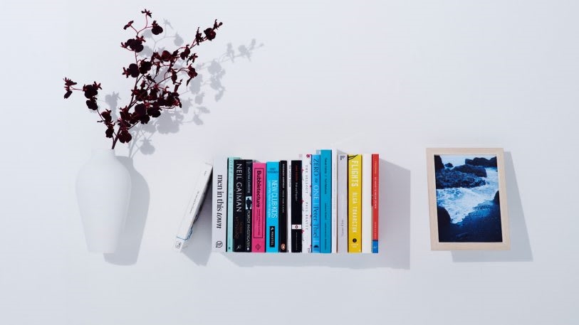 These clever shelves make your books literally float in midair | DeviceDaily.com