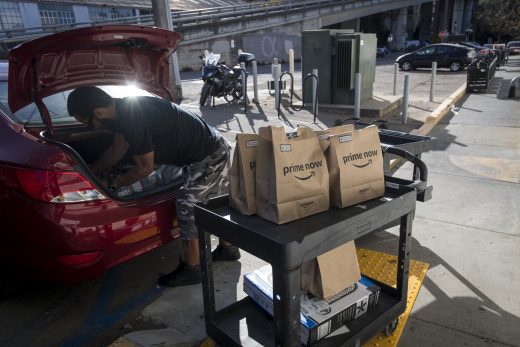 Amazon asks delivery drivers to verify their identities with selfies