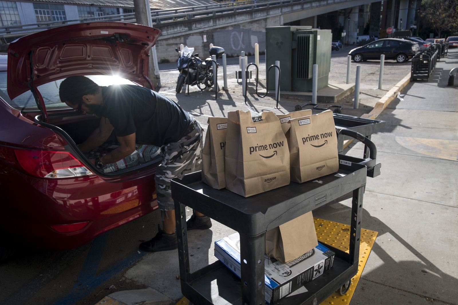 Amazon asks delivery drivers to verify their identities with selfies | DeviceDaily.com