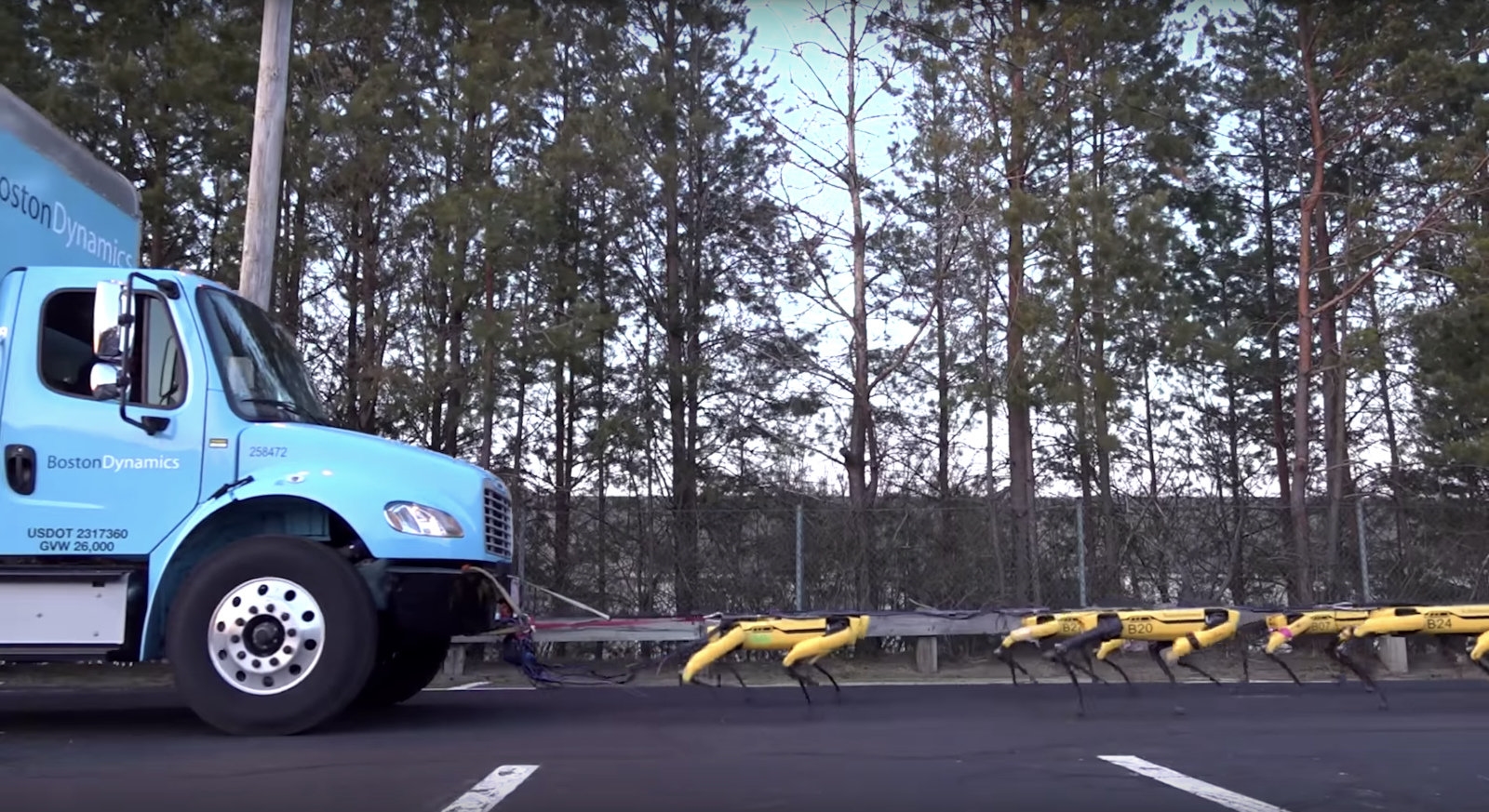 Boston Dynamics' SpotMini robots are strong enough to haul a box truck | DeviceDaily.com