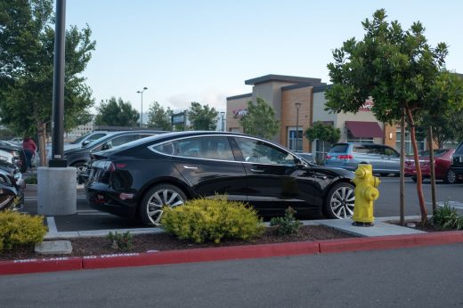Tesla’s parking lot Summon upgrade arrives in the US next week