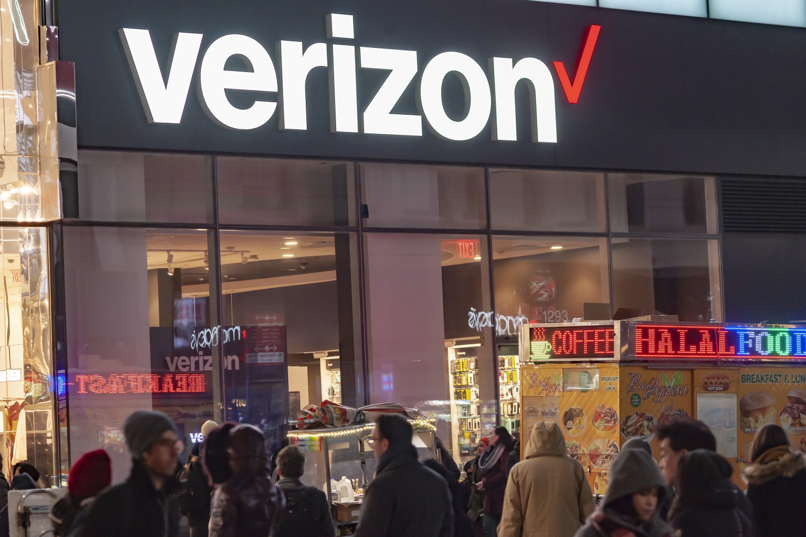 Verizon's new activation fees cost more in-store, less in-app | DeviceDaily.com