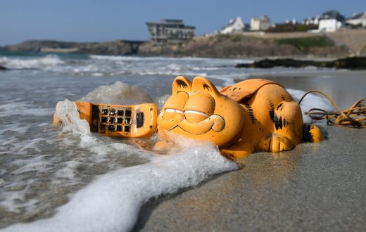 Why Garfield phones have littered French beaches for 35 years
