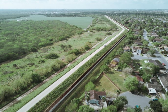 These photos of the U.S.-Mexico border show that reality is very different from the rhetoric | DeviceDaily.com