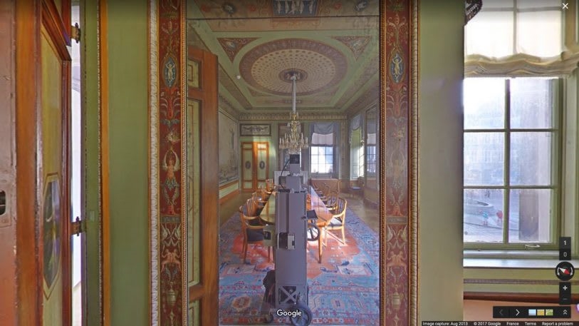The Google Street View robot takes better selfies than you | DeviceDaily.com