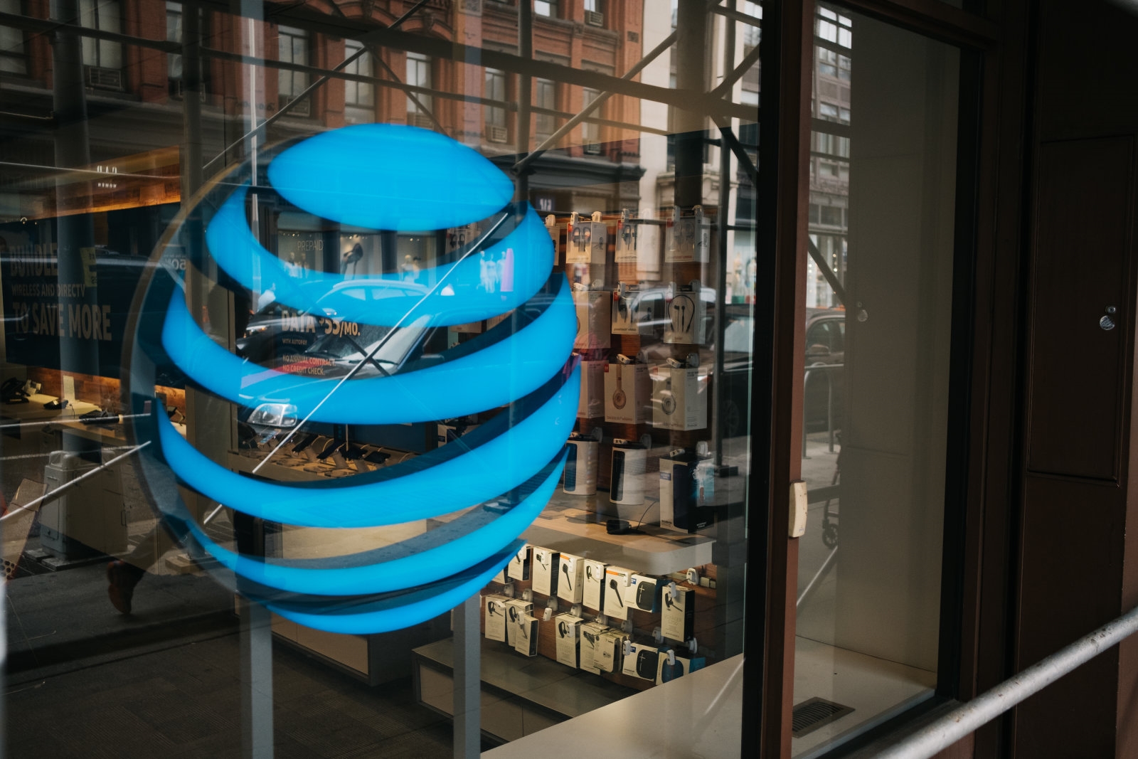 AT and T says it's the first US network to reach 2Gbps speeds on 5G | DeviceDaily.com