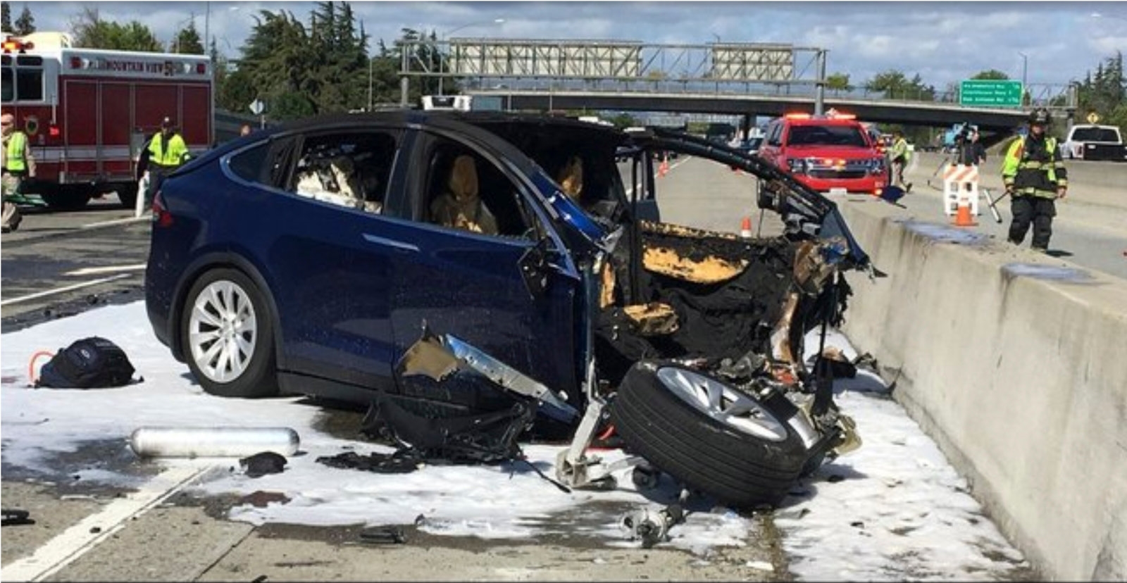 Tesla sued over fatal 2018 Model X crash with Autopilot engaged | DeviceDaily.com