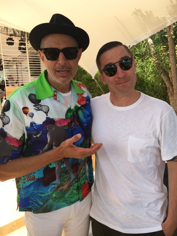 The Jeff Goldblum guide to getting someone’s attention | DeviceDaily.com