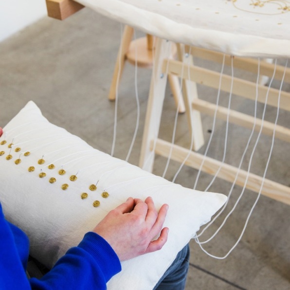 This gorgeous golden tapestry is actually a functional computer | DeviceDaily.com