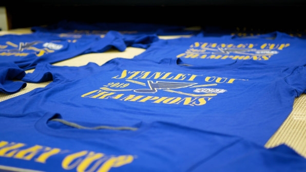 Toronto Raptors and St. Louis Blues fans are breaking merch records | DeviceDaily.com
