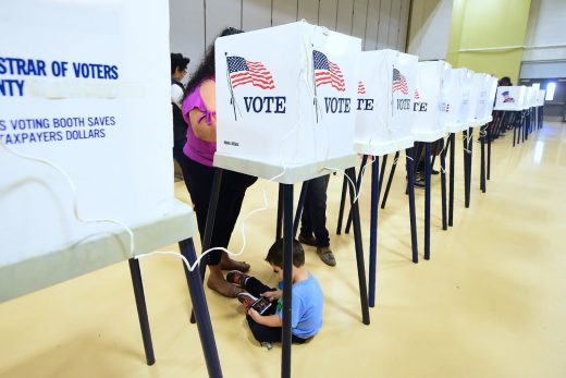 Major voting machine maker backs away from paperless models