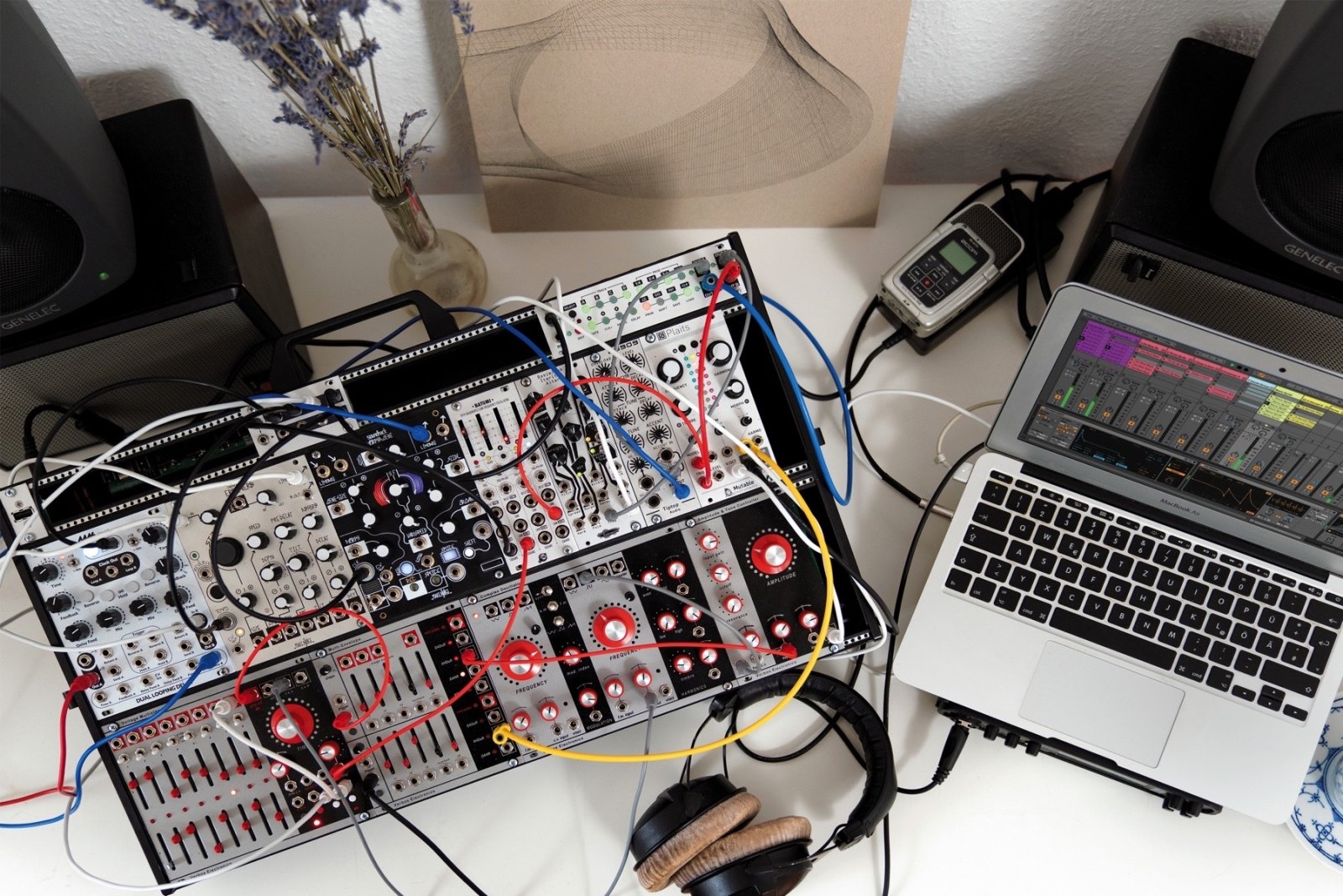 Ableton Live can control modular synths from your computer | DeviceDaily.com