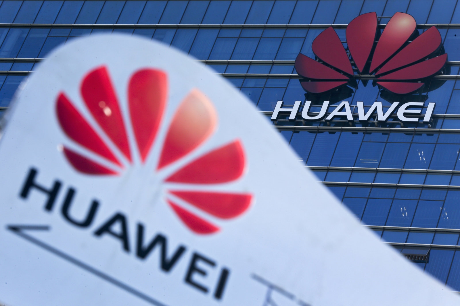 Congress tries to limit Trump's ability to ease Huawei restrictions | DeviceDaily.com