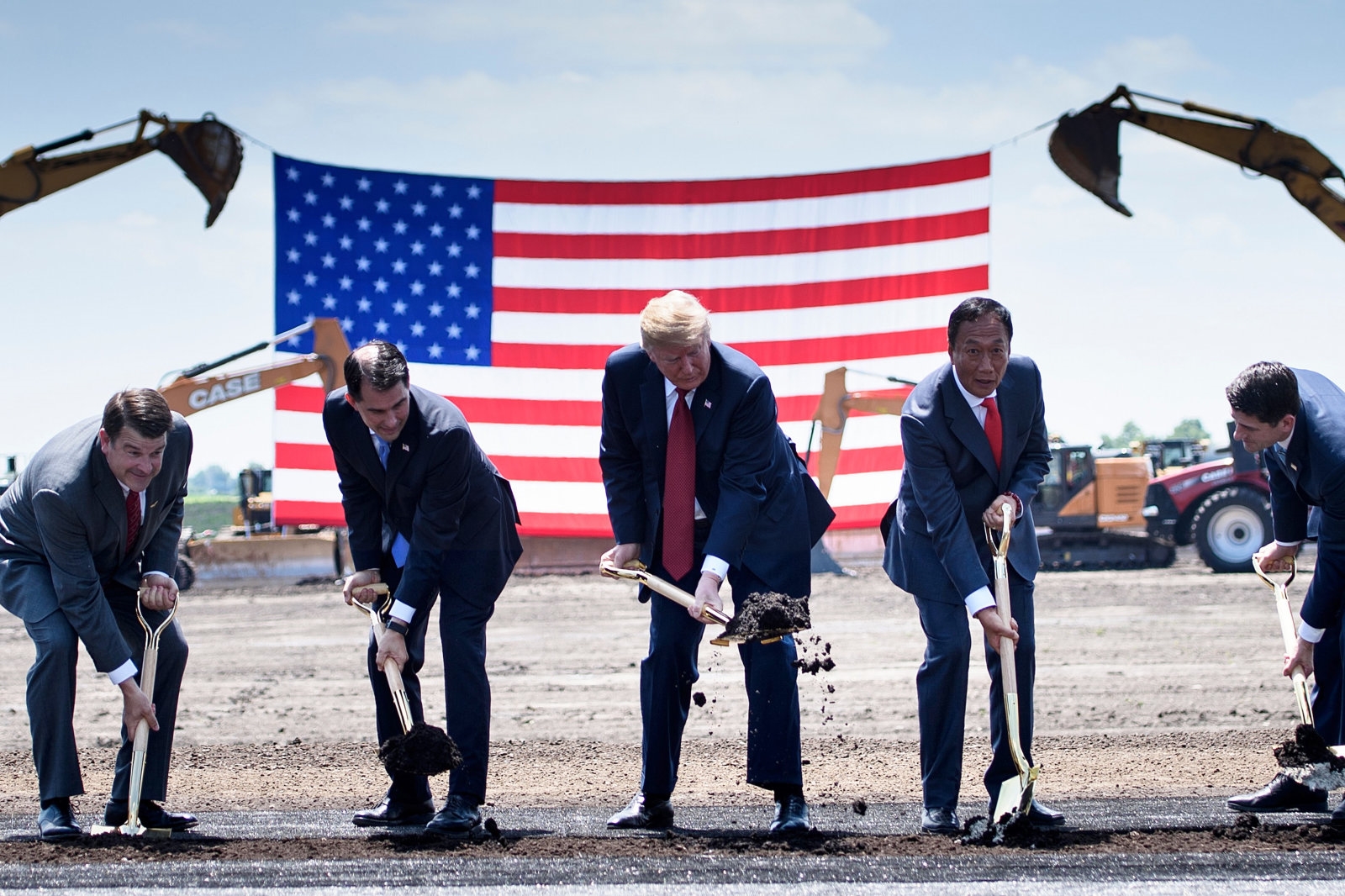 Foxconn's Wisconsin plant opens next May with fewer jobs than promised | DeviceDaily.com