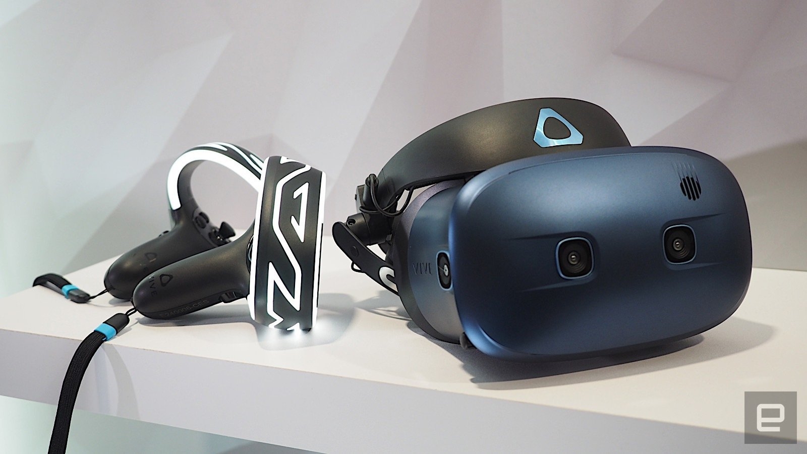 HTC's Cosmos VR headset features a sharper display and six tracking cameras | DeviceDaily.com