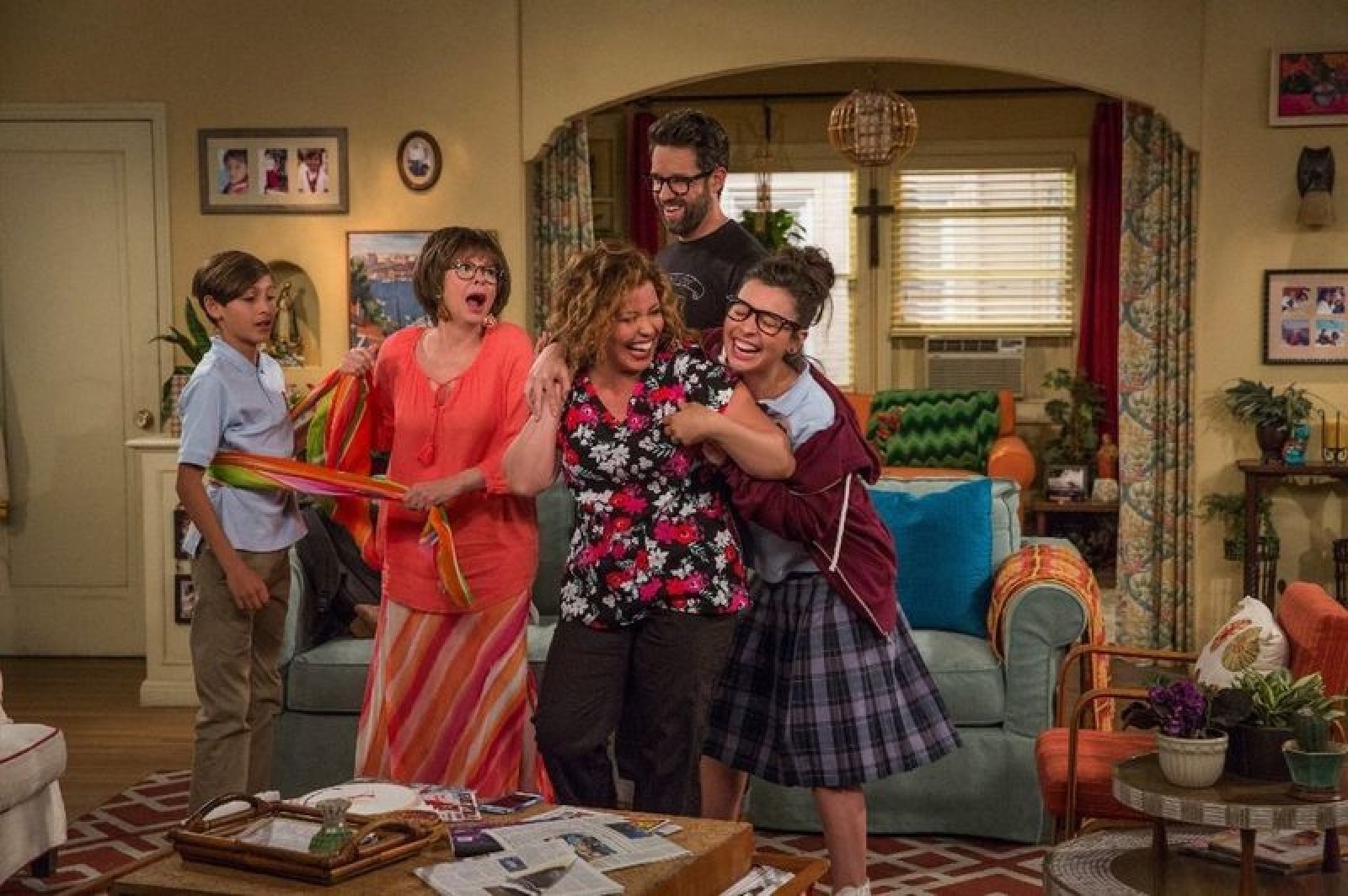 Netflix's 'One Day at a Time' gets saved from cancellation by Pop TV | DeviceDaily.com