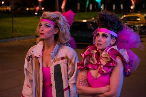 The creators of Netflix’s ‘GLOW’ explain what you need to know before bingeing on season 3 | DeviceDaily.com