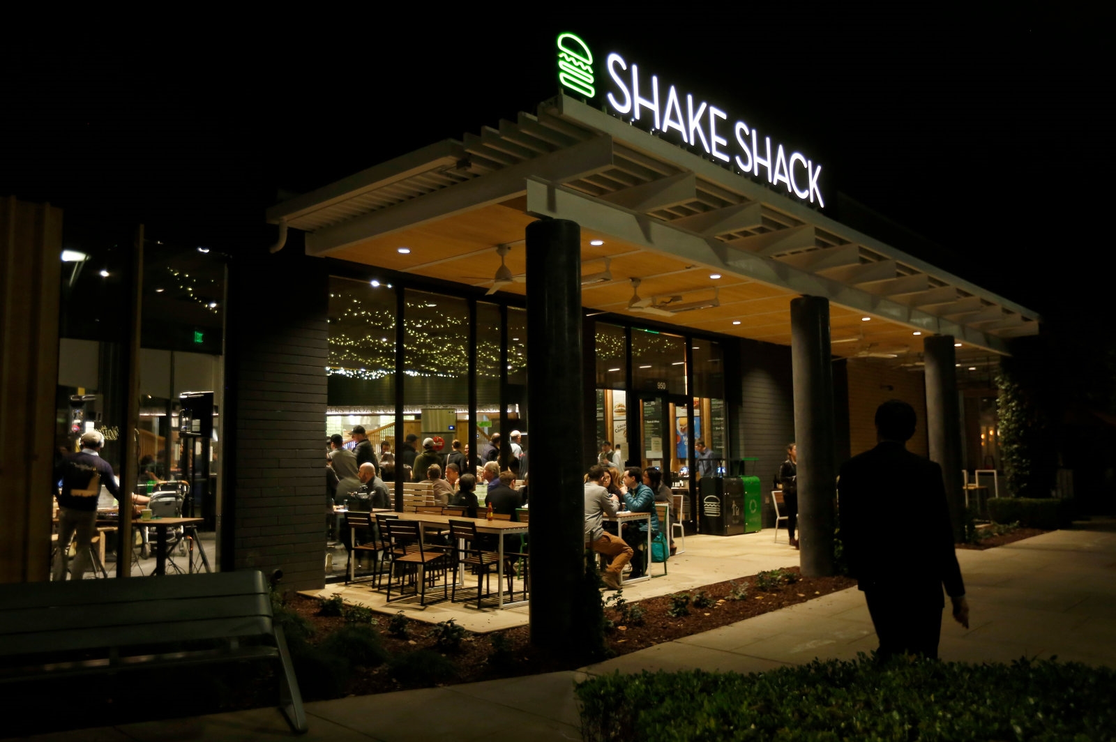Grubhub and Seamless will deliver Shake Shack across the US | DeviceDaily.com