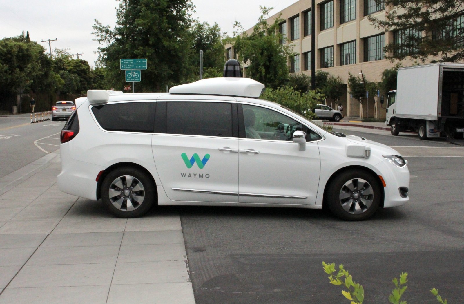 Waymo uses evolutionary competition to improve its self-driving cars | DeviceDaily.com