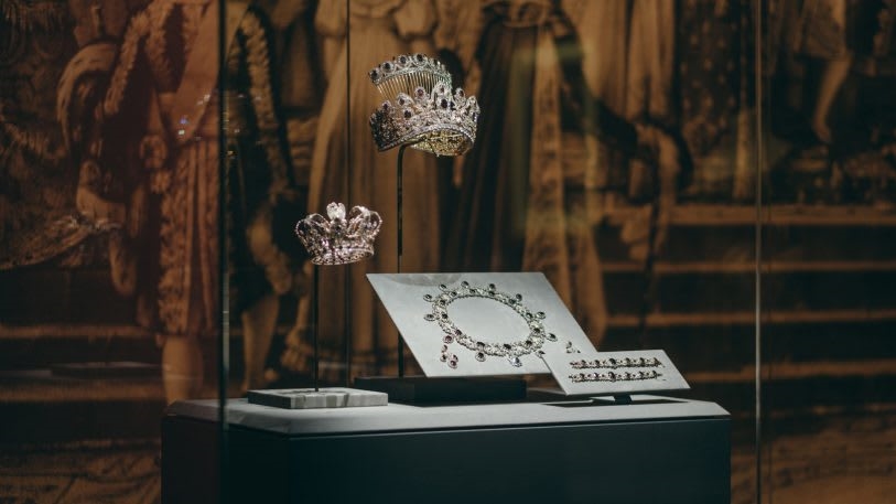 A visual history of the most coveted design object of all: Tiaras | DeviceDaily.com