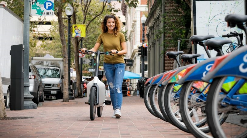 Could this half-bike, half-scooter create a new form of urban transit? | DeviceDaily.com