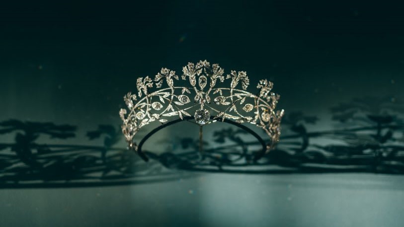 A visual history of the most coveted design object of all: Tiaras | DeviceDaily.com