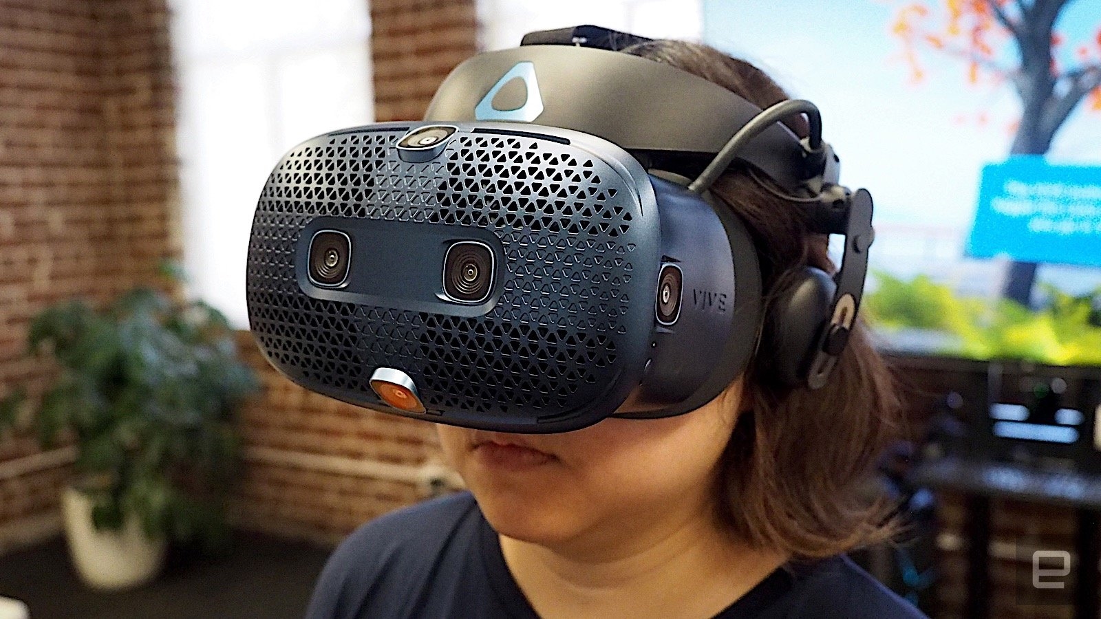 HTC Vive Cosmos hands-on: VR never looked so good | DeviceDaily.com