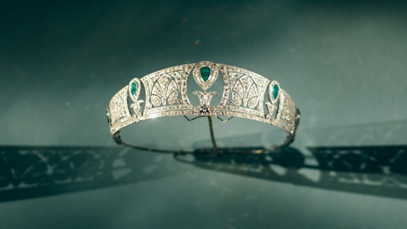 A visual history of the most coveted design object of all: Tiaras | DeviceDaily.com