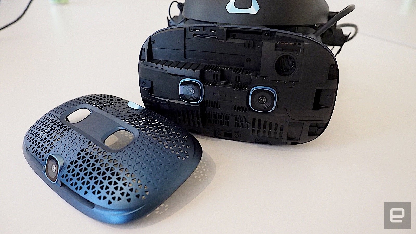 HTC Vive Cosmos hands-on: VR never looked so good | DeviceDaily.com