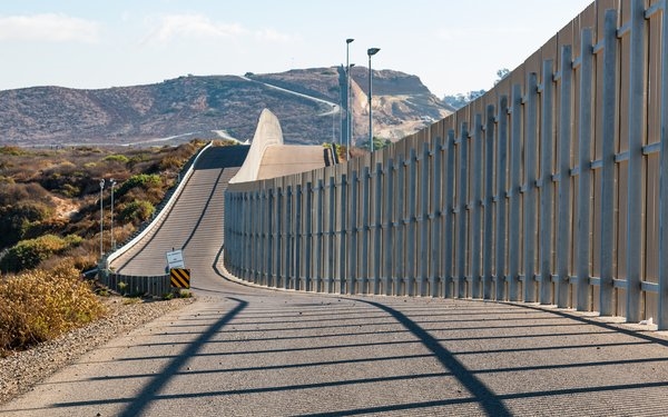 Documents Show Google Cloud Division Helping To Power U.S. Immigration Project | DeviceDaily.com